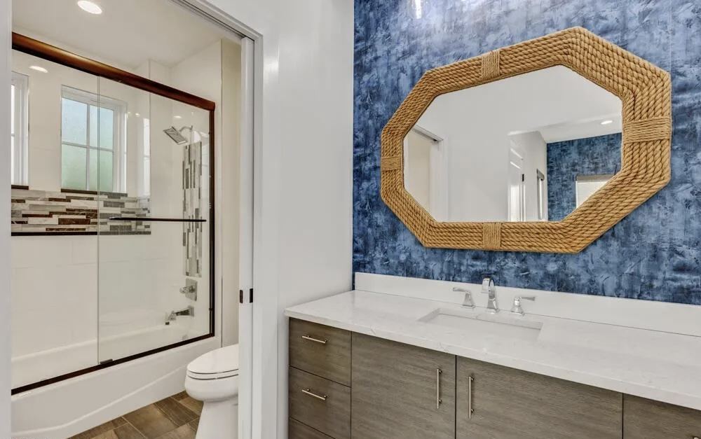 Guest bath tub-shower combo with framed artwork